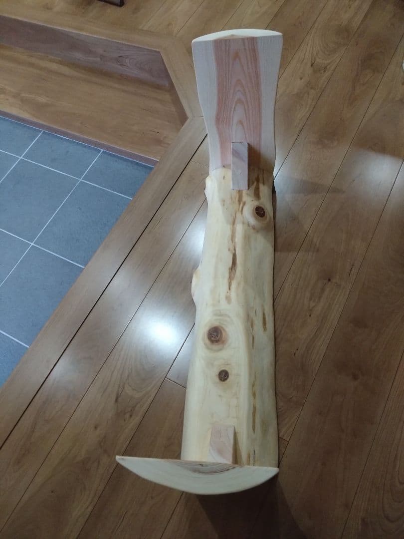 檜のベンチ52　丸太風で座りやすく、総檜造り、リビングや食卓にいかがでしょうか❕