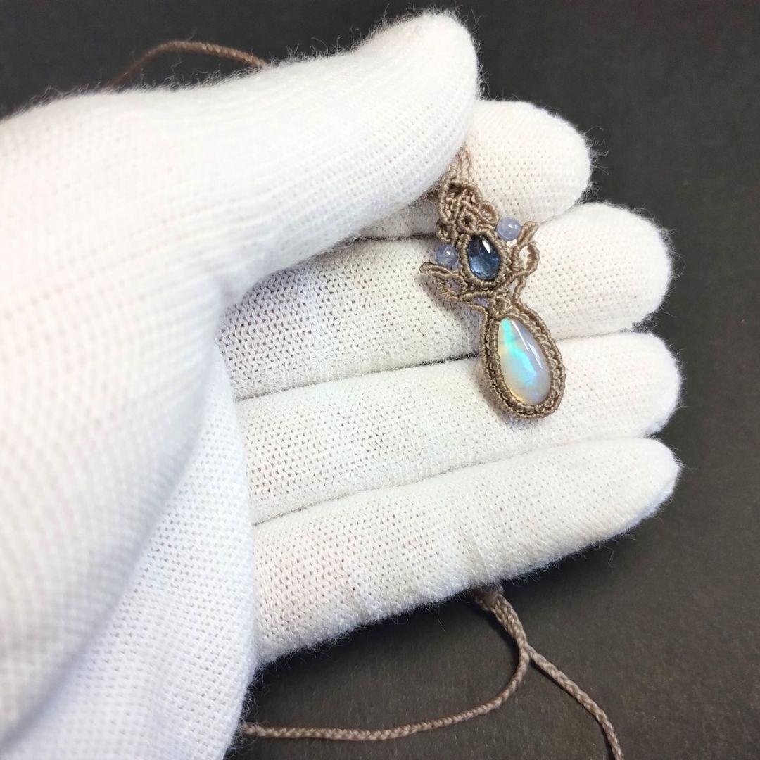 【あさ】オパール&サファイヤのマクラメ編みネックレス　ペンダント　天然石