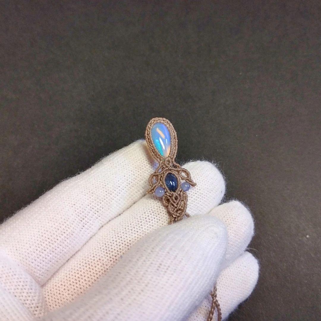【あさ】オパール&サファイヤのマクラメ編みネックレス　ペンダント　天然石