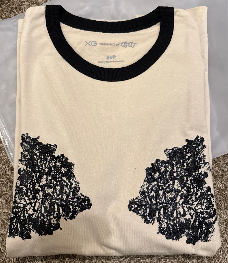 XG 黒花柄刺繍 Tシャツ