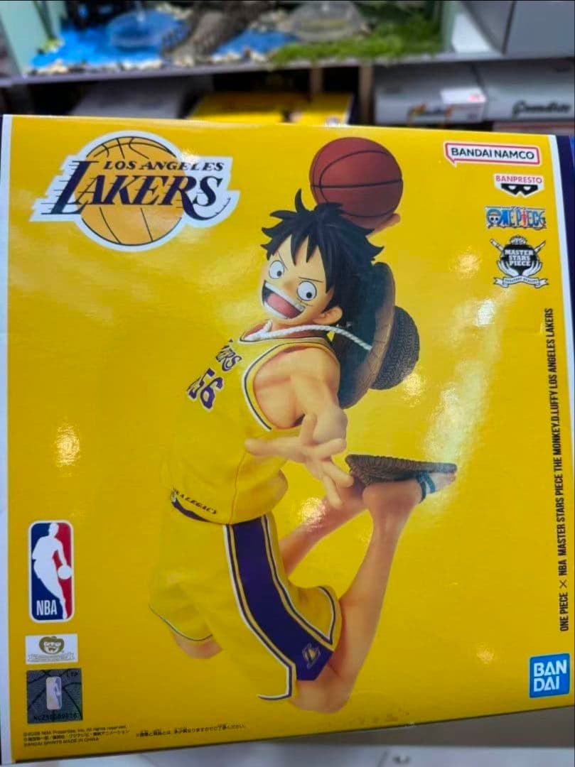新品NBA LAKERSレイカーズ　ルフィ フィギュア ワンピースベースショップ