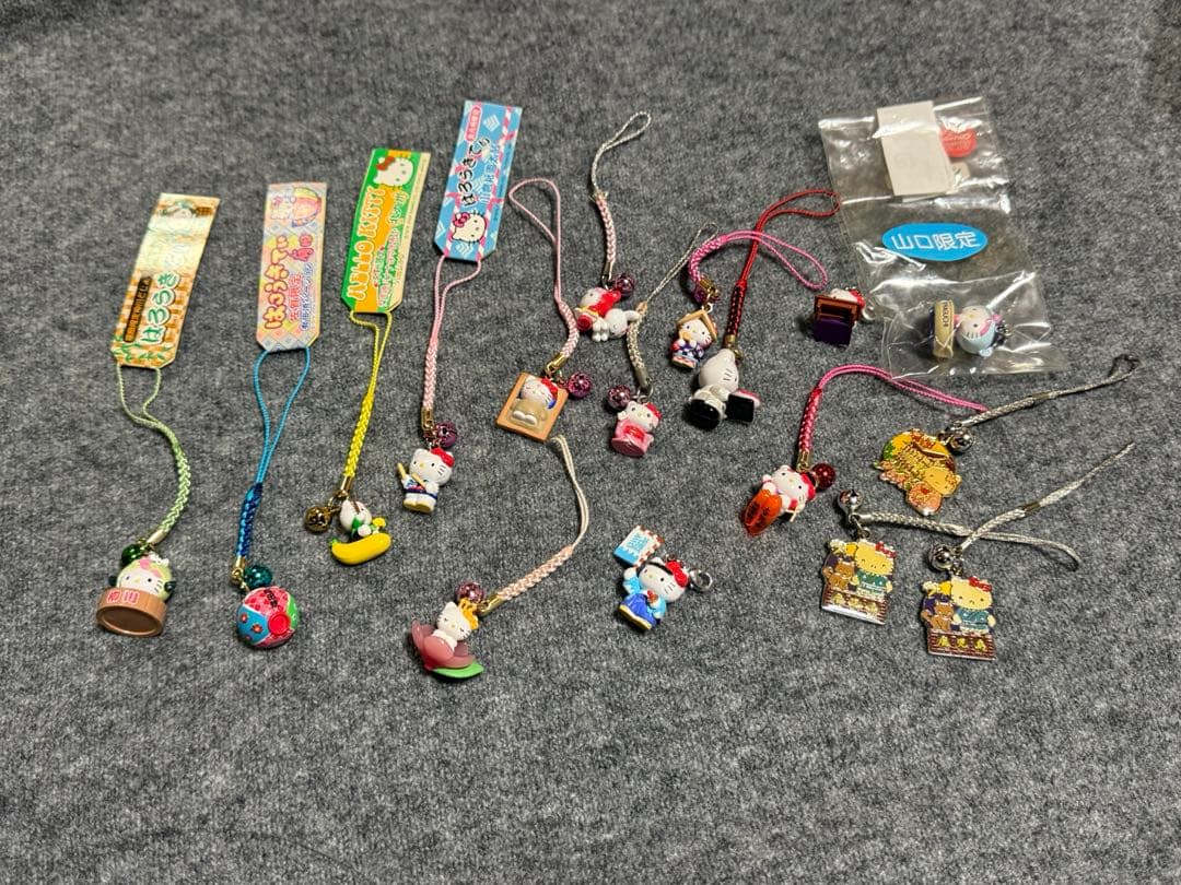 ご当地限定ハローキティ　根付け　17点