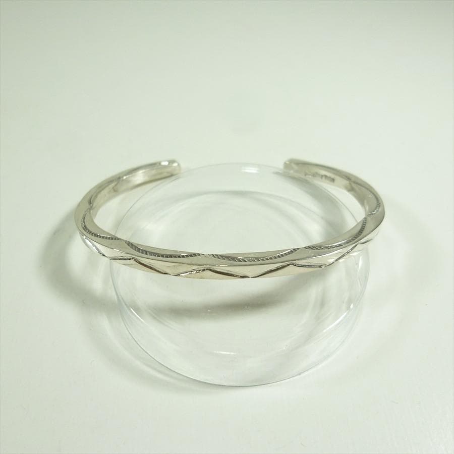 Navajo Elaine Tahe 3面スタンプ ワークバングル Ⅱ