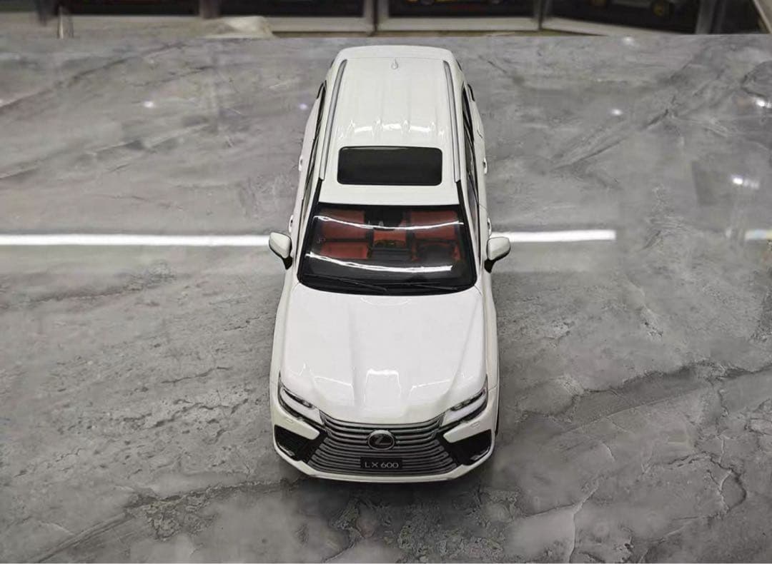 新発売 LCD 1/18 レクサス LX600 SUV 全開閉 金属製 ミニカー