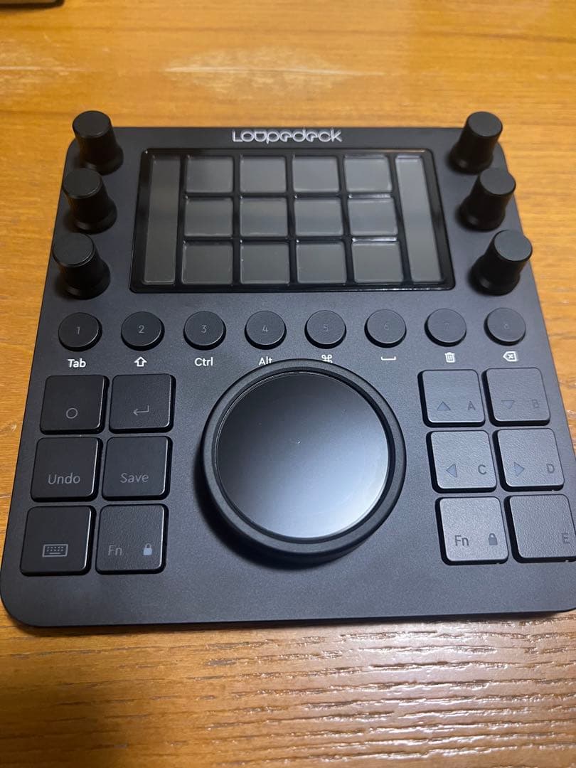 Loupedeck CT 左手デバイス　(化粧箱、専用フィルム付き)