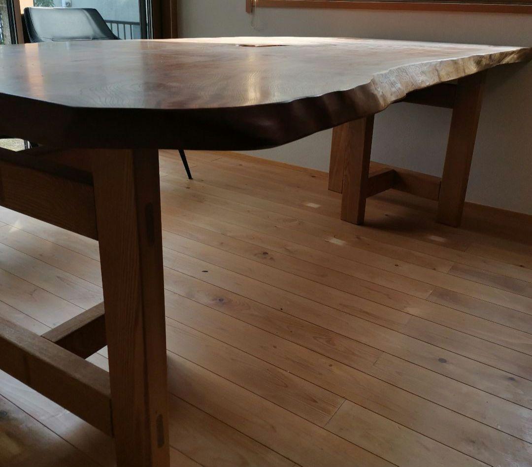 TK 　一枚板　ダイニングテーブル　とちの木　樹洞(うろ)有り　個性的