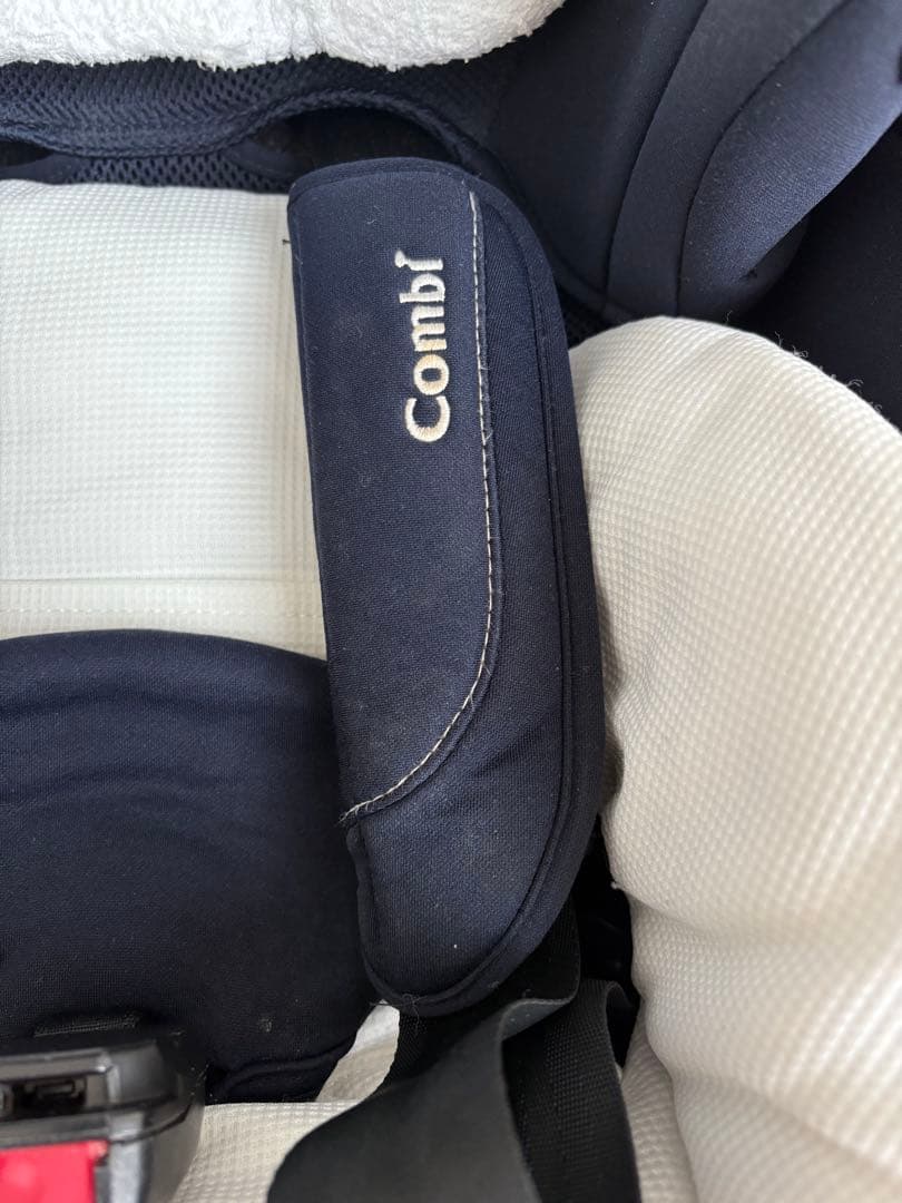 「新生児も安心」コンビ　チャイルドシート　ネイビー