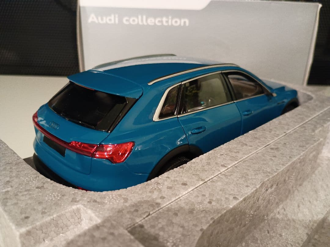 ノレブ NOREV 特注品 アウディ Audi e-tron 1/18