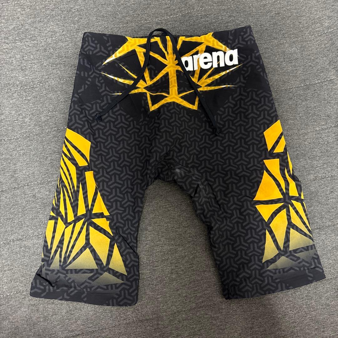 arena 競泳水着 黒/黄 幾何学模様
