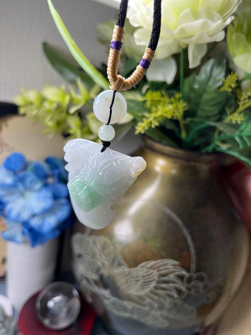 新入荷‼️御守り❣️天然A貨翡翠　希少の3色翡翠、開運龍神様の頭　鑑定書付き