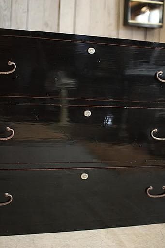 古い木製のチェスト　引き出し3段