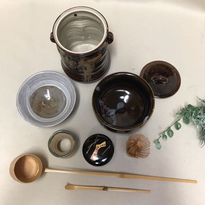 お茶道具一式　茶碗、水指、建水、棗、茶筅、茶杓、茶柄杓、蓋置き、短冊棚　8点