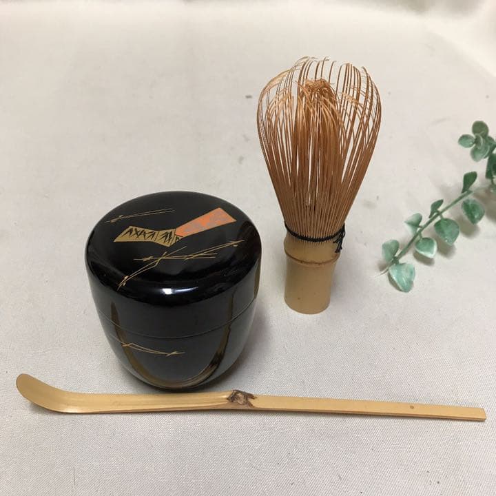 お茶道具一式　茶碗、水指、建水、棗、茶筅、茶杓、茶柄杓、蓋置き、短冊棚　8点