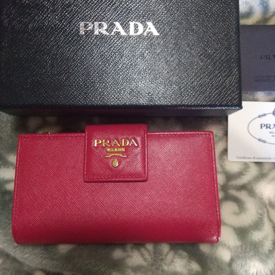 PRADA サフィアーノメタルロゴ レッド系