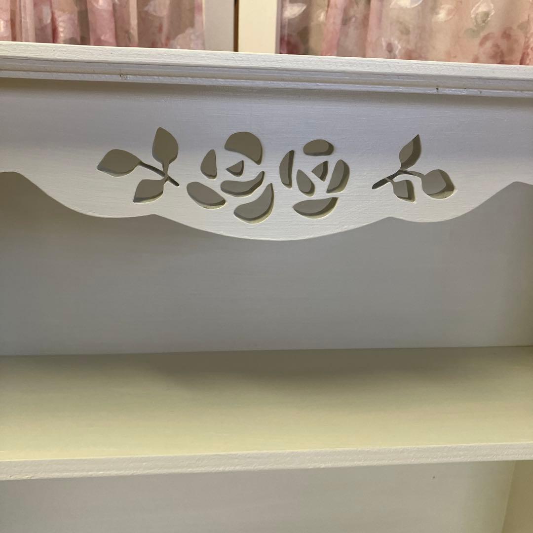 【在庫処分セール　限定１台】薔薇のカッティングのワイド型シェルフ