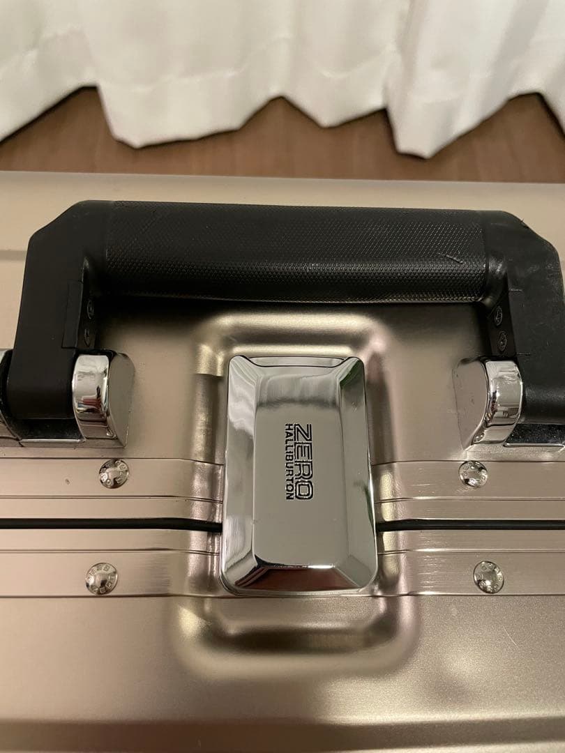 【限定】ZERO HALLIBURTON Geo アルミニウム 83Lブロンズ