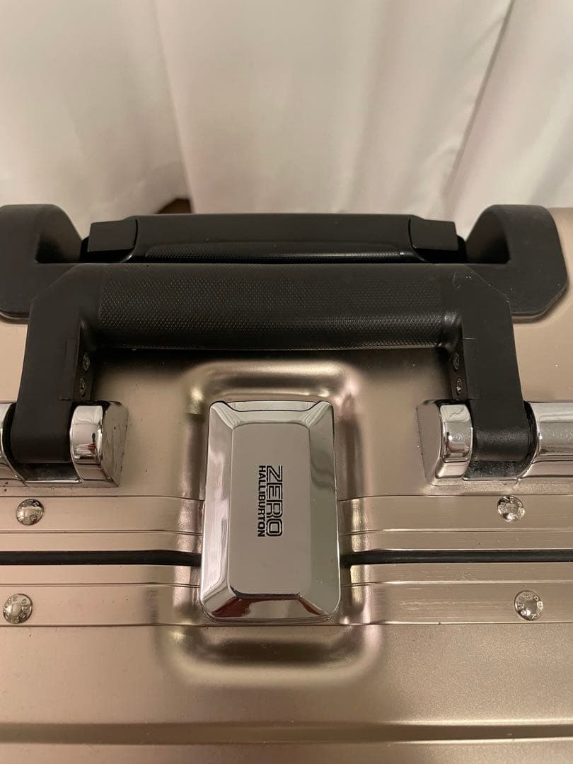 【限定】ZERO HALLIBURTON Geo アルミニウム 83Lブロンズ