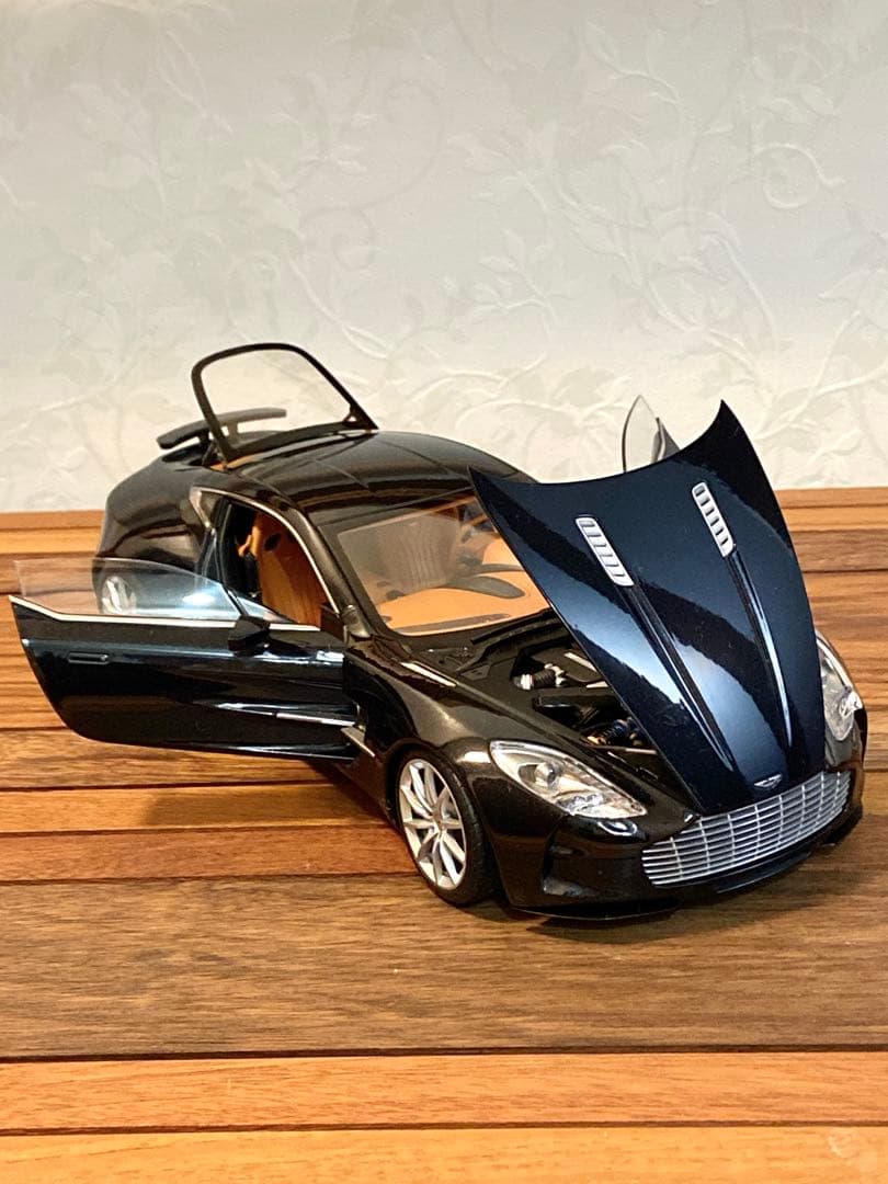 AUTOart 1/18 アストンマーチンONE-77 （ブラック）【中古品】