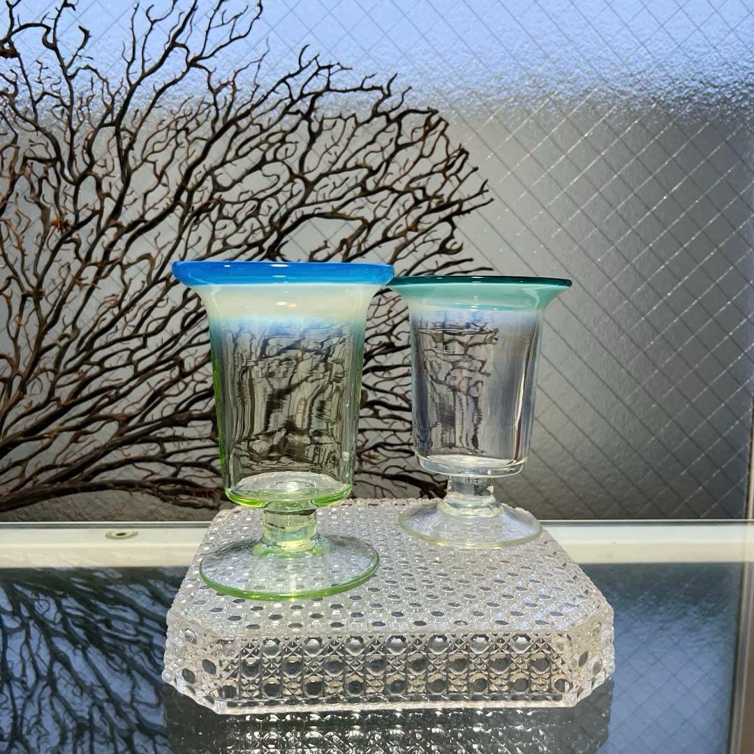 骨董　時代ガラス　超希少！　水色乳白暈し　ベル型　若草色ガラス　氷コップ