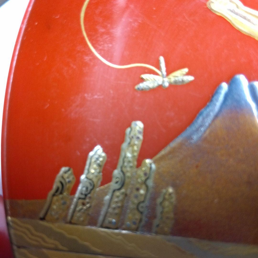 輪島塗　朱塗　時代蒔絵金人物銀富士蒔絵 杯一対　漆芸　共箱　１客の高台にアタリ有