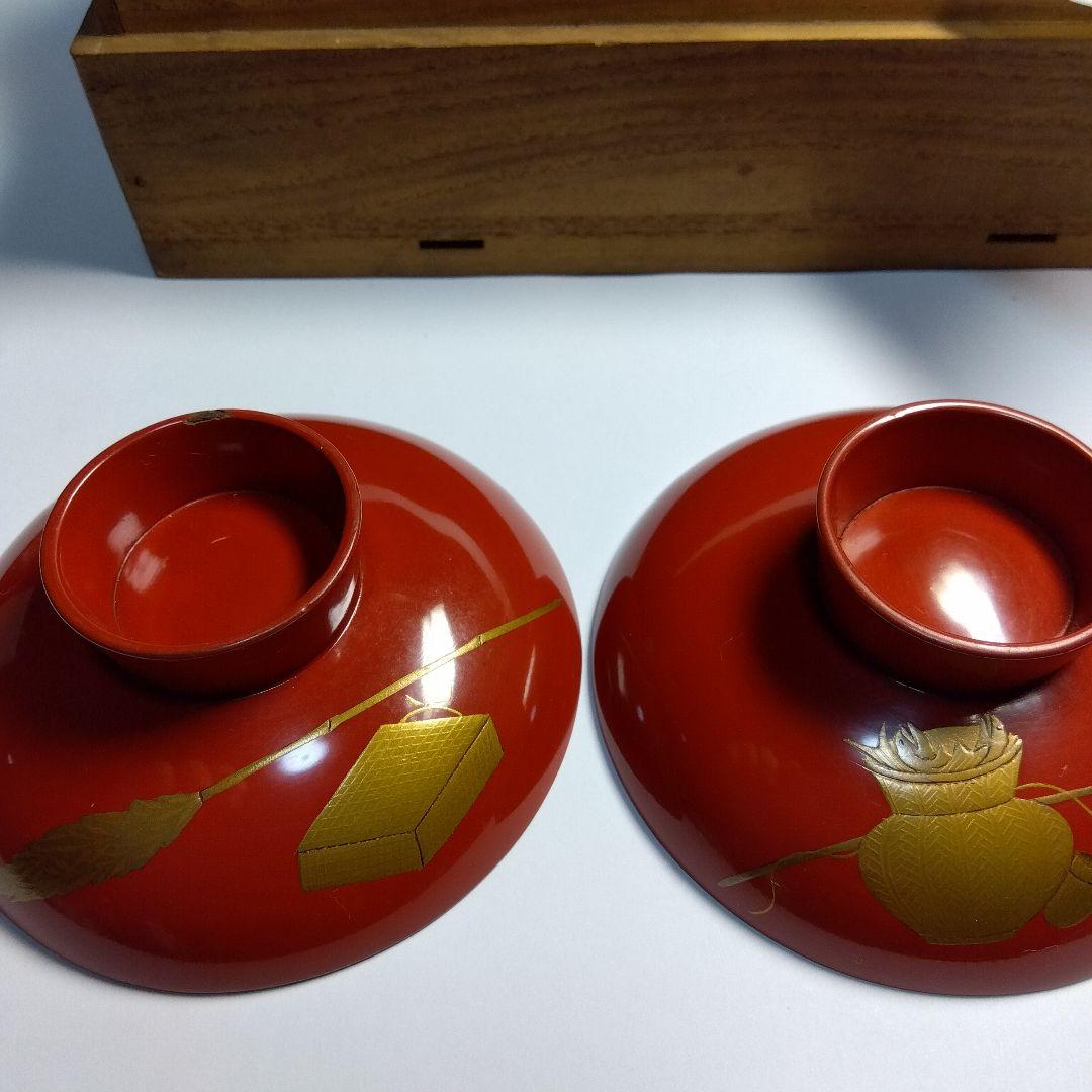 輪島塗　朱塗　時代蒔絵金人物銀富士蒔絵 杯一対　漆芸　共箱　１客の高台にアタリ有