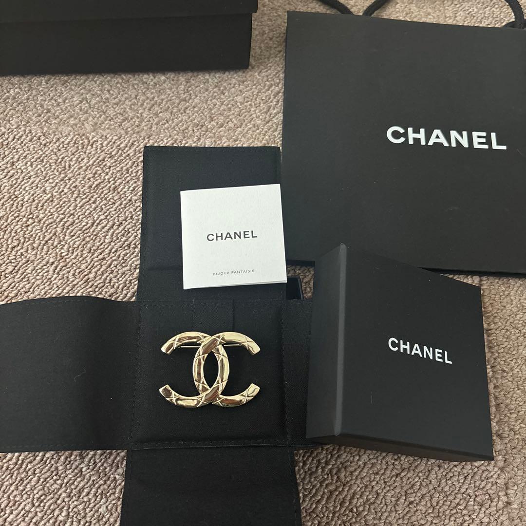 新品未使用 シャネル 25P ココマーク マトラッセ ブローチ