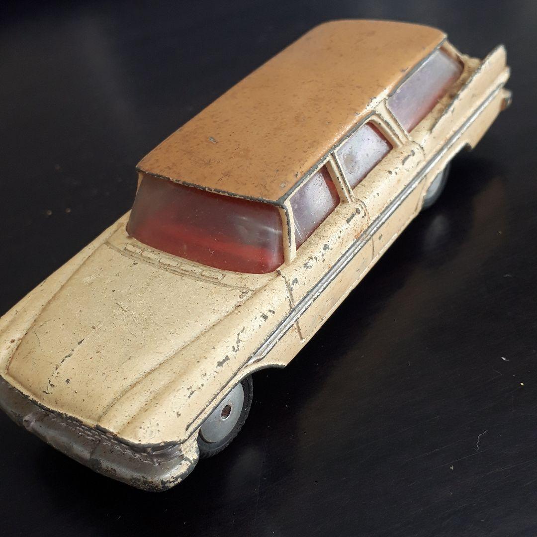 ミニカー CORGI TOYS 219 PLYMOUTH SPORTS SUBURBAN