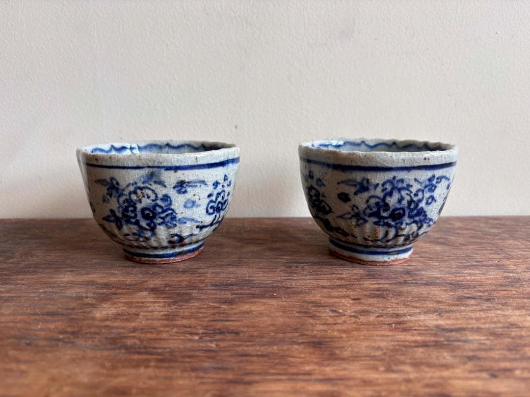 イムサエム　湯呑み　２客　花柄紋　輪花　未使用品