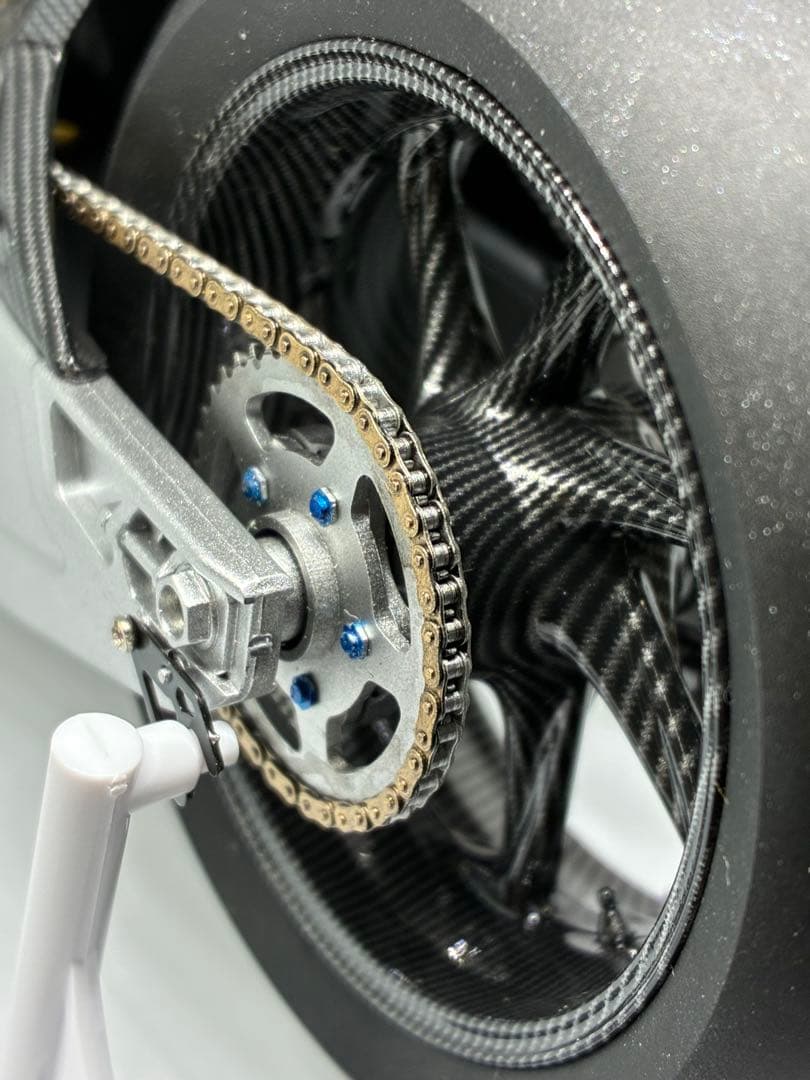 モンモデル　1/9 BMW HP4 RACE