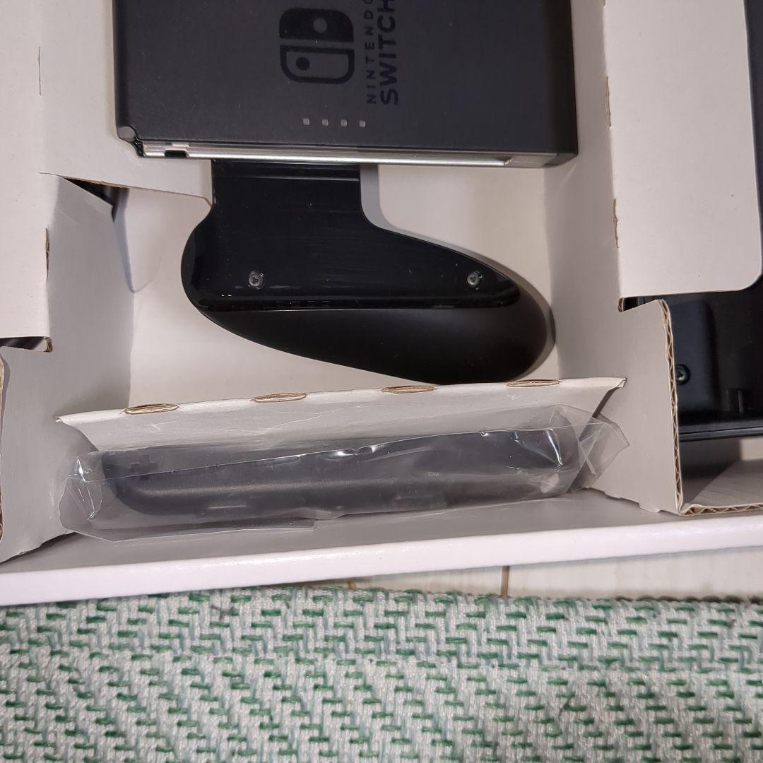 美品　2021年製　Nintendo Switch 本体 　ジョイコン付き