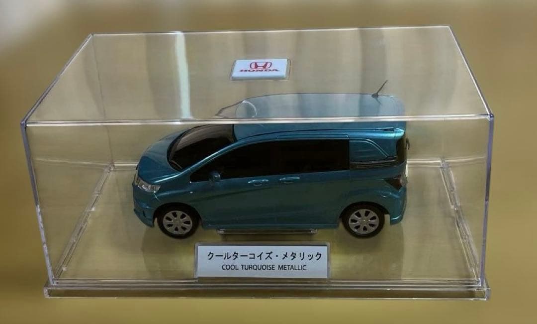 フリード　スパイク　ミニカー　1/43スケール　ケース付き