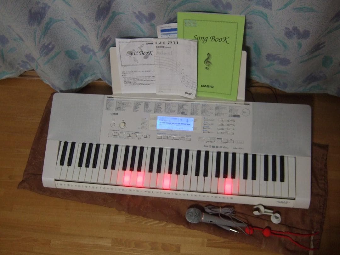 CASIO LK-211 電子ピアノ・キーボード ルーチェ 光ナビ 送料込み