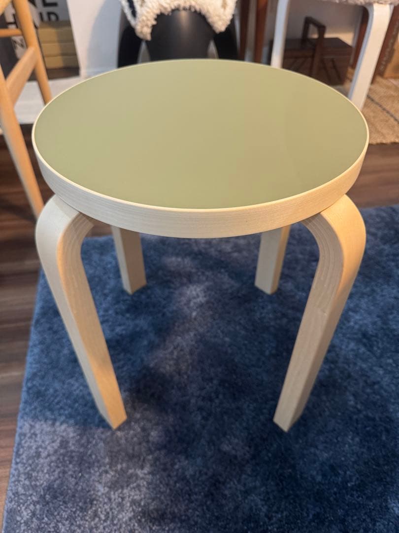 artek スツール E60 オリーヴ　4本脚　リノリウム　アルテック