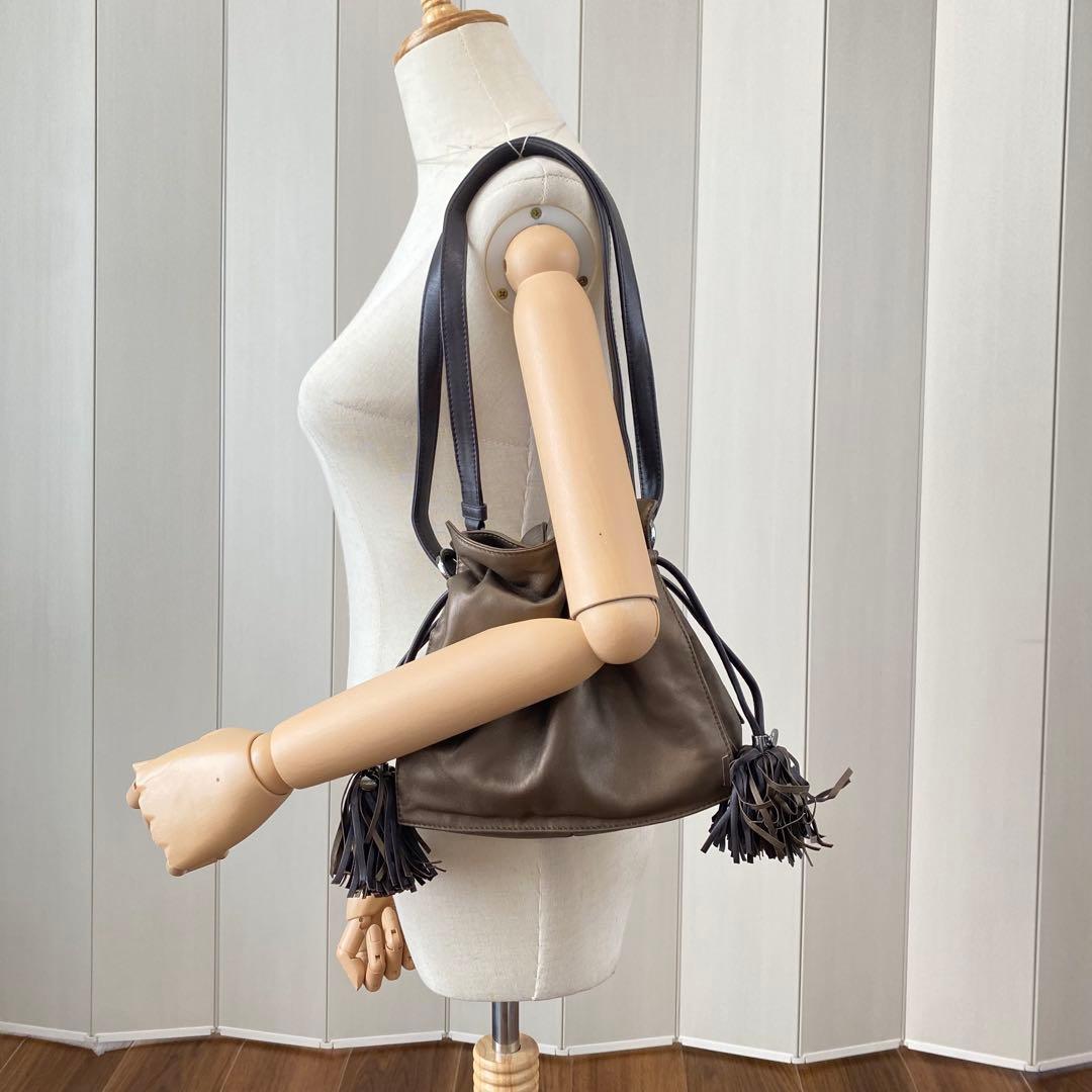 ロエベ フラメンコ ゴールド ショルダーバッグ メタリック タッセル