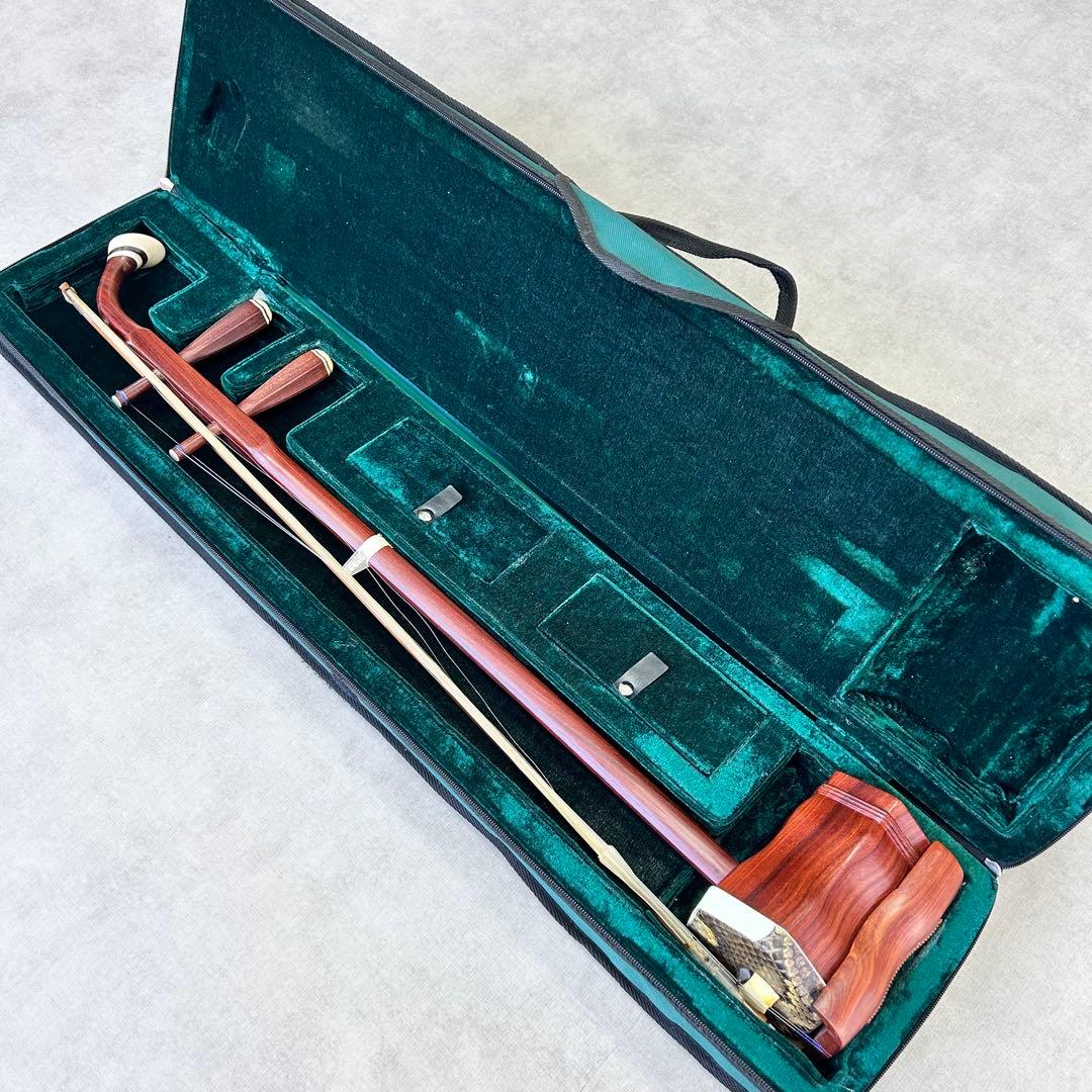 (k20)中国楽器 二胡 弦楽器 蛇革 パイソン 美品 ケース付き 中国蘇州