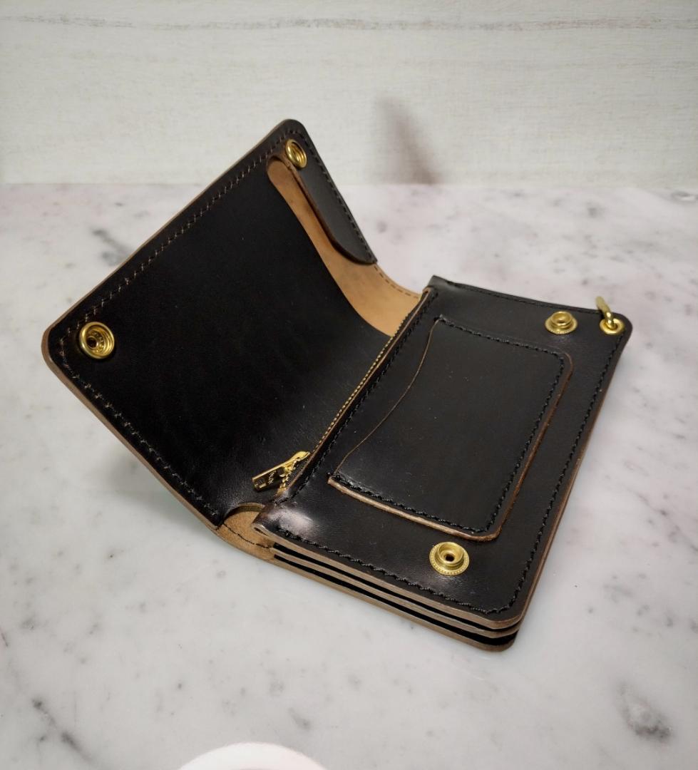 マリアム　ホースバット茶芯黒　札ポケット付きミドルトラッカーウォレット