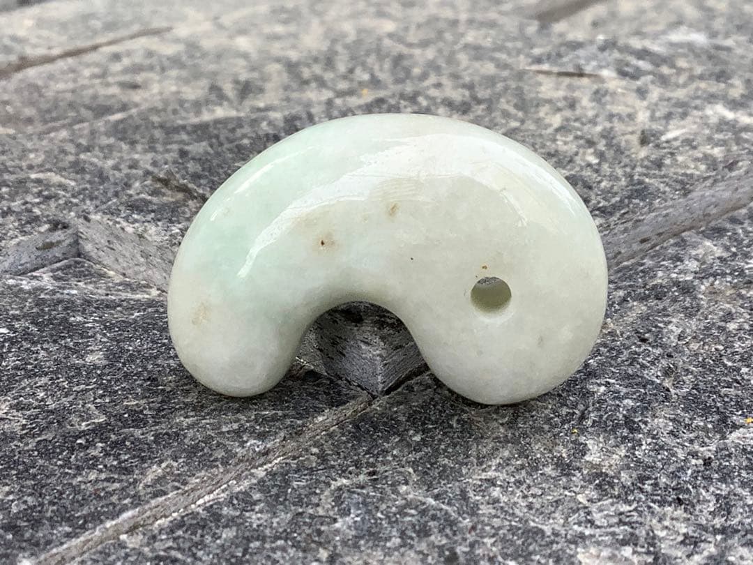 ✳神様からの贈り物‼️ 勾玉　糸魚川翡翠ジェダイト本物をお身近に　最安値　鑑別…