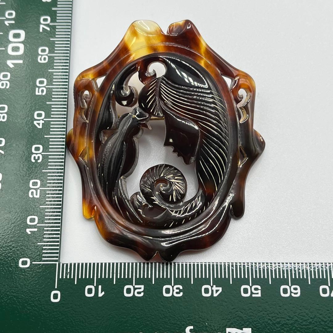 ヴィンテージ 本鼈甲 透かし彫り 少女と小鳥 デザインブローチ