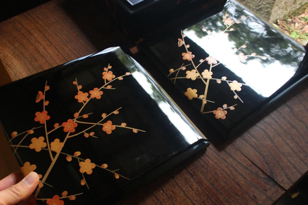 Mさま専用！上質内梨地黒漆に極上紅白梅蒔絵の映える台付五段重（検輪島塗重箱お重