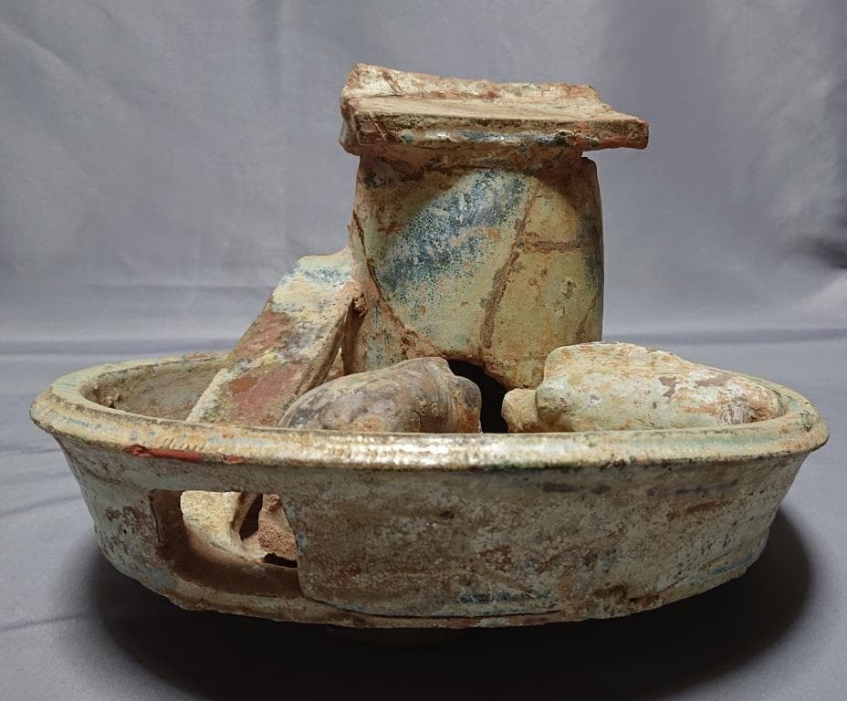 東漢時代　出土品　緑釉銀化陶製猪舎　彩文土器 径27.4㎝