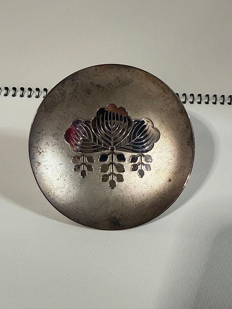 銀製 花モチーフ ブローチ銀皿　68、5g