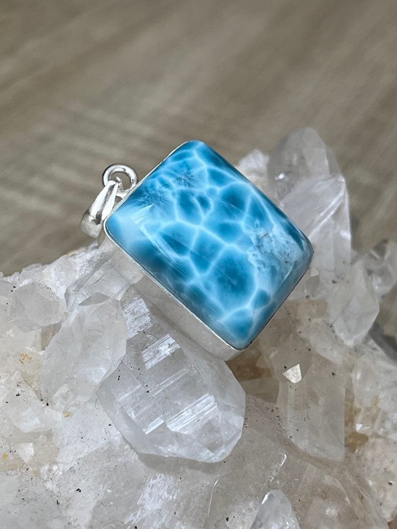 天然石ラリマー☆高品質！スクエア型ペンダントトップ☆濃い！ブルー＆模様が美しい！