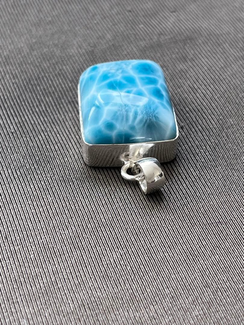天然石ラリマー☆高品質！スクエア型ペンダントトップ☆濃い！ブルー＆模様が美しい！