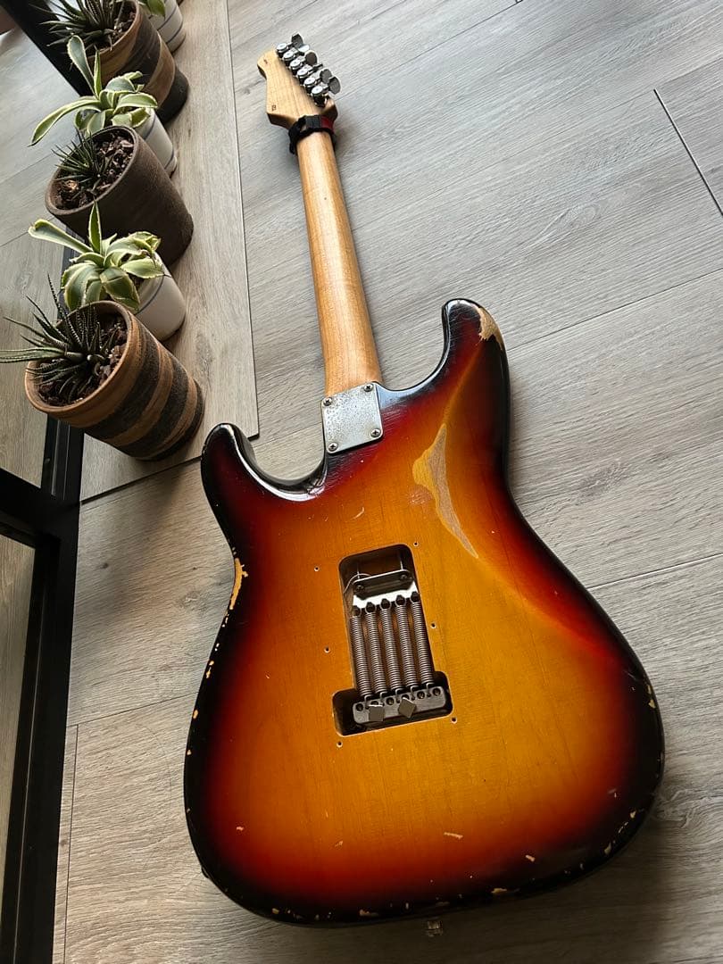 suhr ストラト　レリック　ラッカー塗装