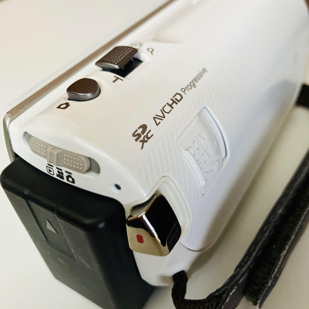 美品　パナソニック デジタルビデオカメラ ホワイト HC-V520M