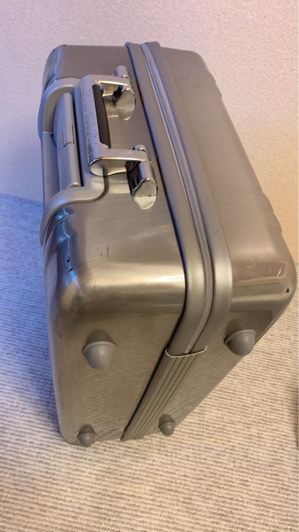 ZERO HALLIBURTON キャリーケース 4輪 59L シルバー