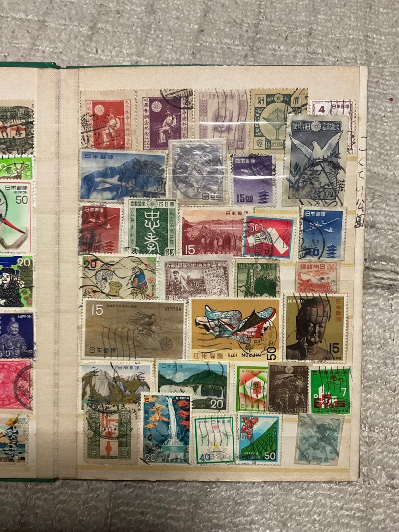 使用済みの切手　アルバム【貴重な切手も御座います　昭和ノスタルジー】。