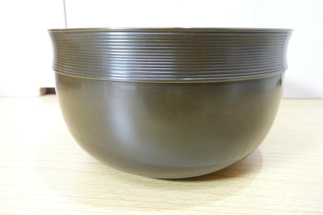 京釜師　十五代 大西清右衛門（浄心） 造　唐銅 糸目建水【千家十職】