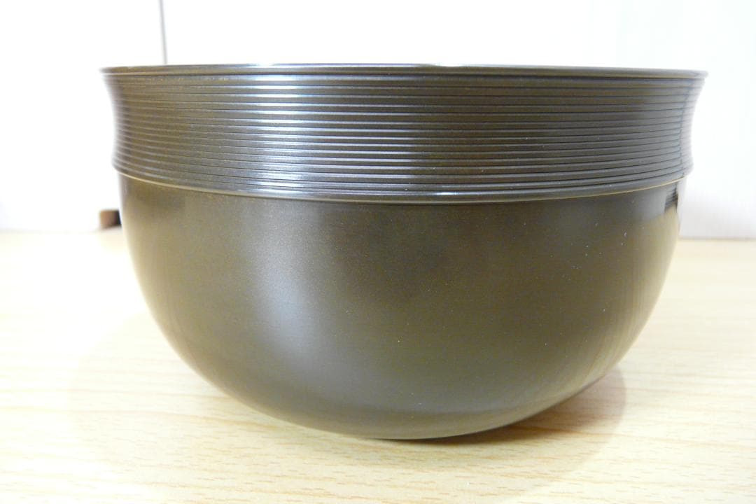 京釜師　十五代 大西清右衛門（浄心） 造　唐銅 糸目建水【千家十職】