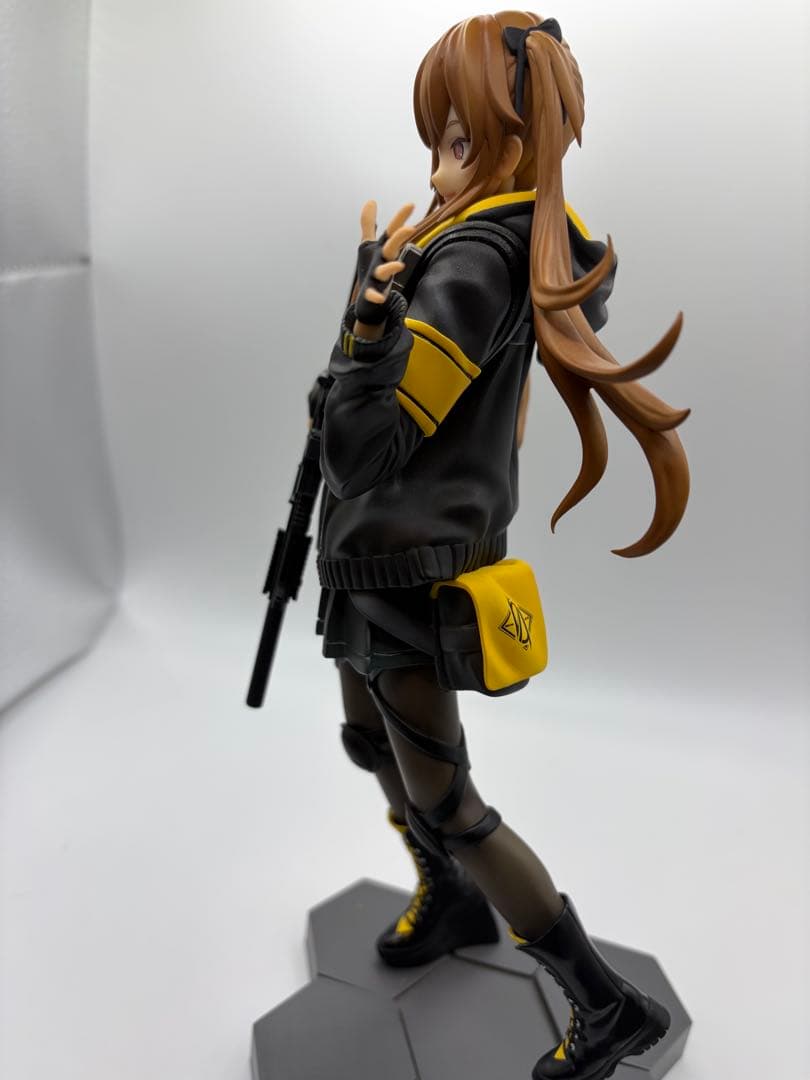 ファニーナイツ 1/7 ドールズフロントライン UMP9